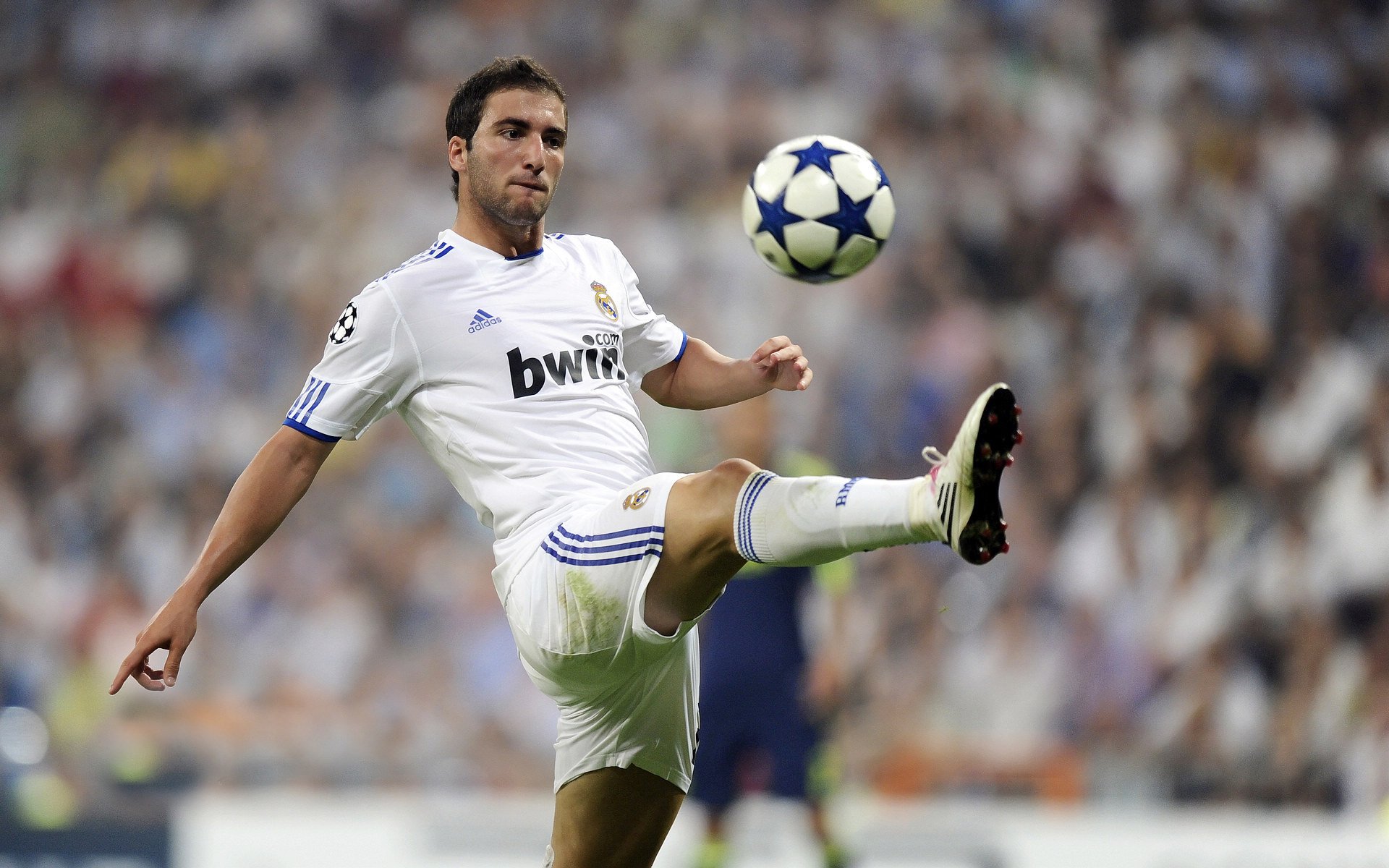 断霸区:利物浦豪取胜利进可击败拜仁慕尼黑,利物浦补时绝杀